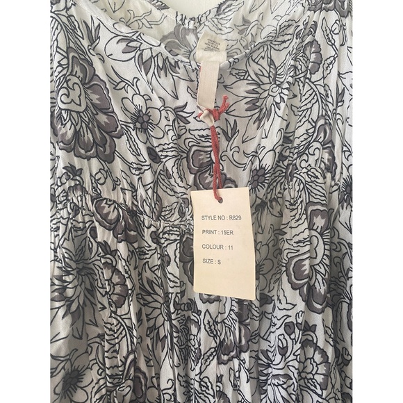 Flower Child Romper - Picture 5 of 5